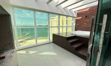 Cobertura Mobiliada com Vista para o Mar com 04 Suítes | 270m²  - Bairro Pioneiros - Balneário Camboriú