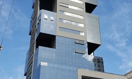 EXCLUSIVO... Sala comercial em um dos Ed. comercial mais concorridos... com 57m, vaga de garagem e+