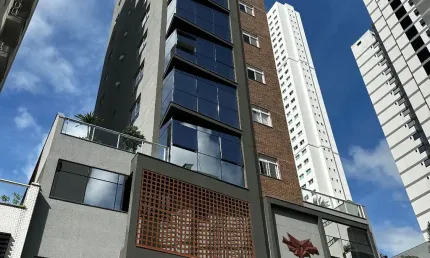 UM ACHADO... No centro de BC com 2 suítes, 2 vagas, pronto para morar mobiliado e decorado não perca