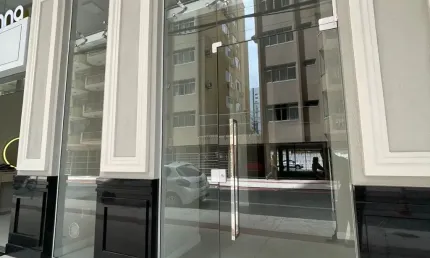 SALA TÉRREA QUADRA MAR (local movimentado) COM 160m2 e BWC PNE