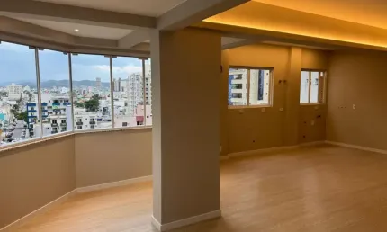 No centro d bc, com 2 dorm, 1 suíte, 2 bwc, 1 vaga,  recém reformado, pronto para vc morar bem... não perca essa oportunidade única