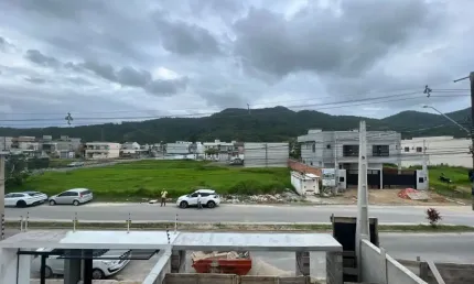 SOBRADO EM CAMBORIÚ 3 suítes, 4 bwc, 2 vg... analisa carro na fipe