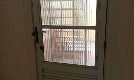 Casa em condomínio fechado com 2 quartos para alugar na Rua Pracinha Wallace Paes Leme, Centro, Nilópolis, 54 m2 por R$ 1.000