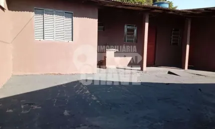 Vende-se Casa com Edícula no Jardim Acapulco - Londrina - PR