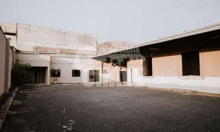 Vende-se Barracão Industrial no Jardim Coroados em Londrina-PR