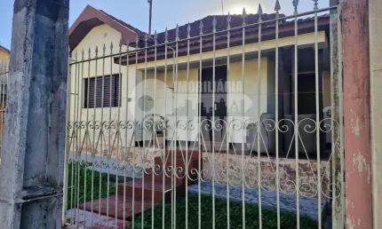 Vende-se Casa na Avenida Mario de Menezes em IBIPORÃ-PR
