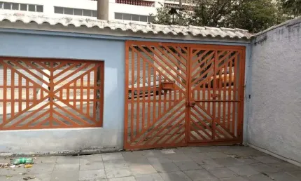 Casa para venda tem 100 metros quadrados com 2 quartos em Chácara Agrindus - Taboão da Serra - SP
