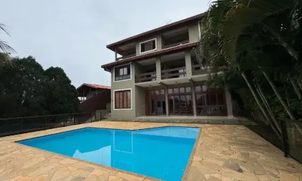 Bela chácara pé na água com uma grande area de laze em meio a natureza