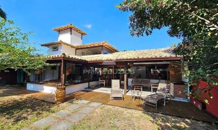 Casa independente à venda com 3 suítes, 5 vagas, em Manguinhos, armação dos Buzios, RJ