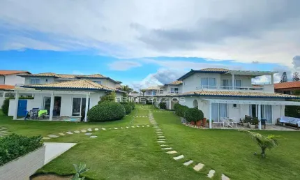 Casa à venda em condomínio frontal mar, com 1 suíte, na praia Rasa, Armação dos Buzios RJ