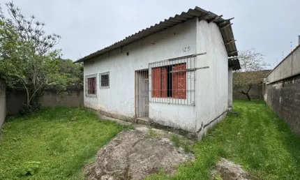 Valor baixo e escritura - Casa com Terreno Amplo no Luizamar Mirim – Itanhaém/SP | Lado Serra | 150m da Rodovia | Escritura