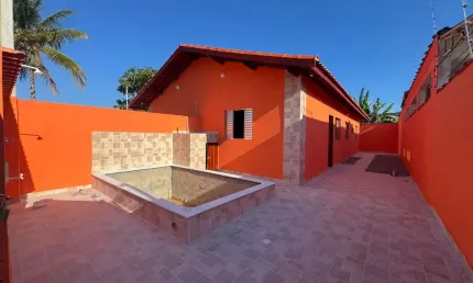 Valor abaixo de marcado - Casa Nova com Piscina à Venda no Bairro Califórnia – Itanhaém/SP | Lado Praia | Entrega em Julho/2025