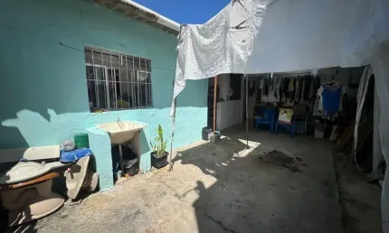Muito Barato - Casa + Salão Comercial a 700m da Praia em Itanhaém! More e Lucre no Mesmo Imóvel!
