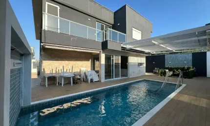 A MAIOR CASA DE ITANHAÉM - Mansão em Condomínio Alto Padrão a 500m da Praia em Itanhaém! 7 Suítes, Piscina Aquecida e Área Gourmet Completa!