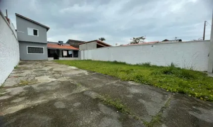 Casa no Litoral com 5 Vagas a 700m da Praia por Preço Acessível! Escritura Pronta!