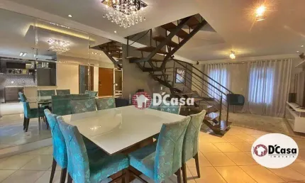 Sobrado mobiliado a venda com 3 quartos e área gourmet com piscina, condomínio Hípica Pinheiros, Taubaté-SP.