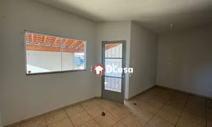 Casa com 3 dormitórios para alugar por R$ 1.500/mês - Parque Aeroporto - Taubaté/SP