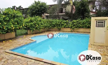 Lindo sobrado à venda em lote de 1445m², com amplo salão de festas e área gourmet com piscina, bairro Estiva, Taubaté-SP