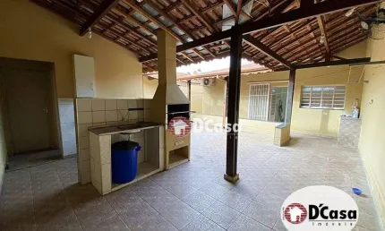 Casa térrea à venda com 3 quartos e edícula, bairro Gurilandia, Taubaté - SP.