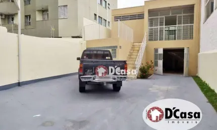 Casa à venda com 3 quartos, para fim comercial, na Avenida Independência, Taubaté-SP.