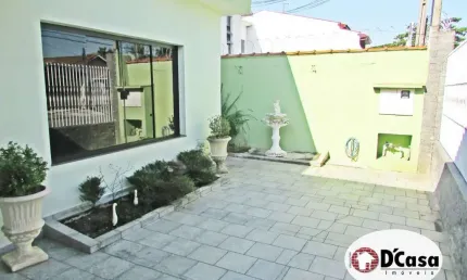 Sobrado à venda com 4 quartos, bairro Estiva, Taubaté-SP.