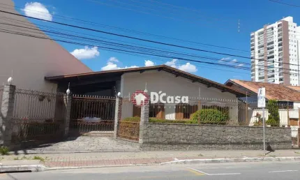 Casa comercial com 2 salas para alugar na Rua Barão da Pedra Negra, Centro, Taubaté