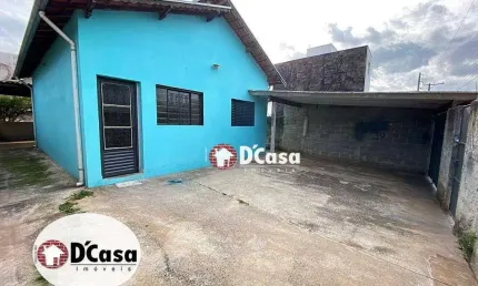 Casa térrea à venda com 2 quartos e amplo quintal, bairro Estoril, Taubaté - SP.