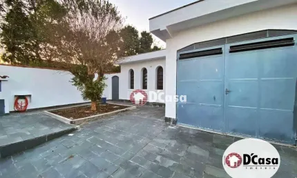 Casa térrea à venda com edícula para fim residencial ou comercial, na Rua Bahia, Bairro Vila São Geraldo, Taubaté - SP.