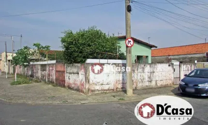 Casas à venda de construções antigas, em terreno de 430m2, bairro Parque Nossa Senhora da Glória, Tremembé- SP.