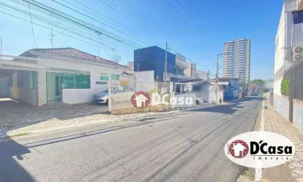Casa à venda com 4 quartos, para fim comercial, na Rua Doutor Souza Alves, bairro Centro, Taubaté-SP.
