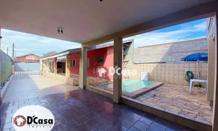 Sobrado à venda com 3 quartos, edícula e piscina, bairro Dos Eucaliptos, Tremembé - SP.