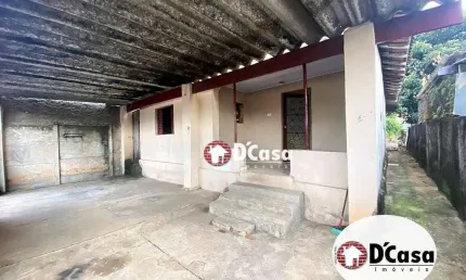 Casa térrea à venda com 3 quartos para reforma ou demolição, bairro Bosque da Saúde, Taubaté - SP.