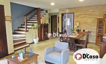 Gracioso sobrado à venda com 4 quartos e área gourmet com piscina, no Taubaté Village, Taubaté-SP.
