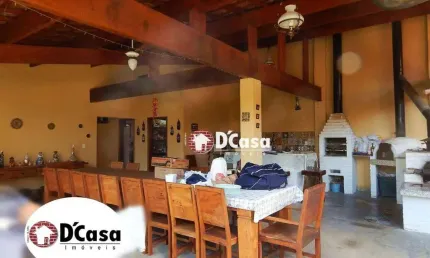 Casa térrea à venda com área total de 1.000m2, 6 quartos e espaço gourmet, no bairro Bonfim, Taubaté - SP.