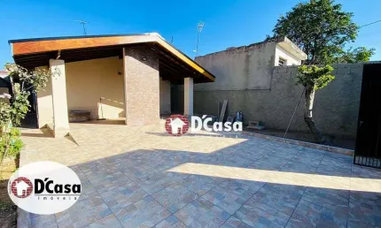 Casa térrea à venda com 3 quartos, bairro Gurilândia, Taubaté - SP.