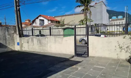 Casa para Venda em Peruíbe, Centro, 3 dormitórios, 1 suíte, 1 banheiro, 3 vagas
