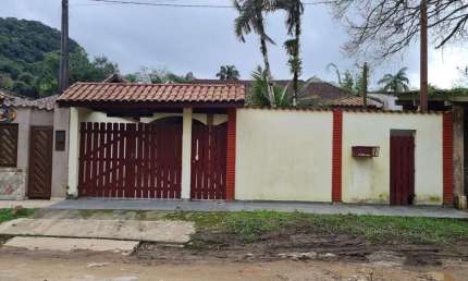 Casa para Venda em Peruíbe, 3 dormitórios, 2 suítes, 1 banheiro, 4 vagas