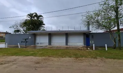 Casa para Venda em Peruíbe, Guaraú, 3 dormitórios, 1 suíte, 2 banheiros, 3 vagas