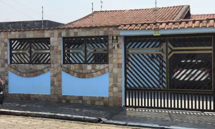 Casa para Venda em Peruíbe, Centro, 2 dormitórios, 1 suíte, 1 banheiro, 2 vagas