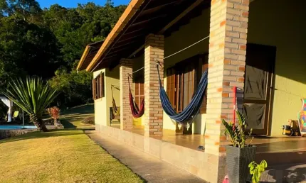 Refúgio Exclusivo à Venda! Sofisticação e Natureza em Governador Celso Ramos
