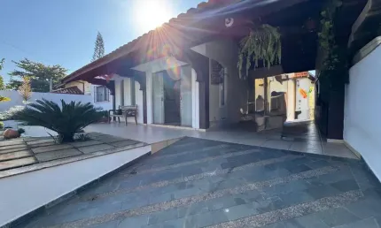 Casa para Venda em Peruíbe, Balneario Stella Maris, 3 dormitórios, 1 suíte, 1 banheiro, 2 vagas