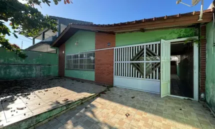 Casa para Venda em Peruíbe, São João Batista, 2 dormitórios, 1 suíte, 1 banheiro, 4 vagas