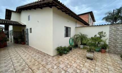 Casa para Venda em Itanhaém, Jardim Regina, 2 dormitórios, 1 suíte, 1 banheiro, 3 vagas
