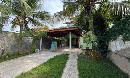 Casa para Venda em Peruíbe, centro, 3 dormitórios, 1 suíte, 2 banheiros, 2 vagas