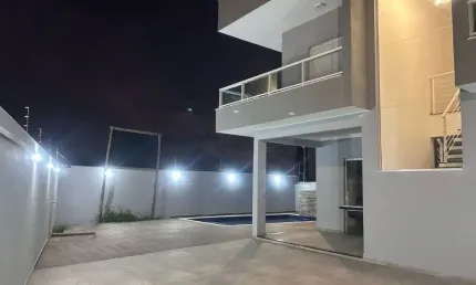 Casa na praia com piscina e 2 quartos em itanhaém por r$ 649.000,00