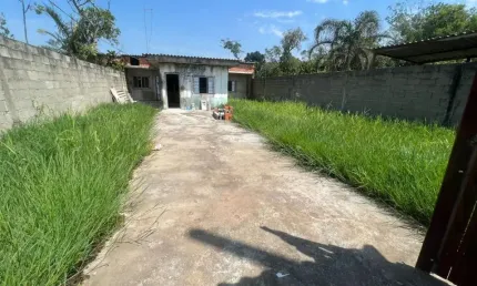 Casa na praia com 2 quartos em itanhaém por r$ 130.000,00