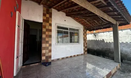 Casa na praia com 2 quartos em peruíbe por r$ 155.000,00