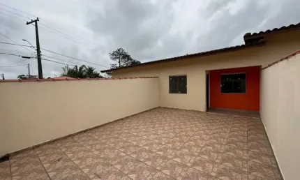 Casa na praia com 2 quartos em peruíbe por r$ 230.000,00