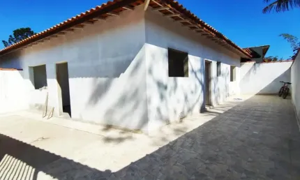 Casa na praia com 2 quartos em peruíbe por r$ 250.000,00