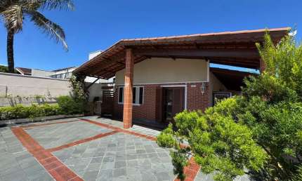 Casa Alto Padrão para Venda em Peruíbe, Balneario Josedy, 4 dormitórios, 3 suítes, 2 banheiros, 4 vagas